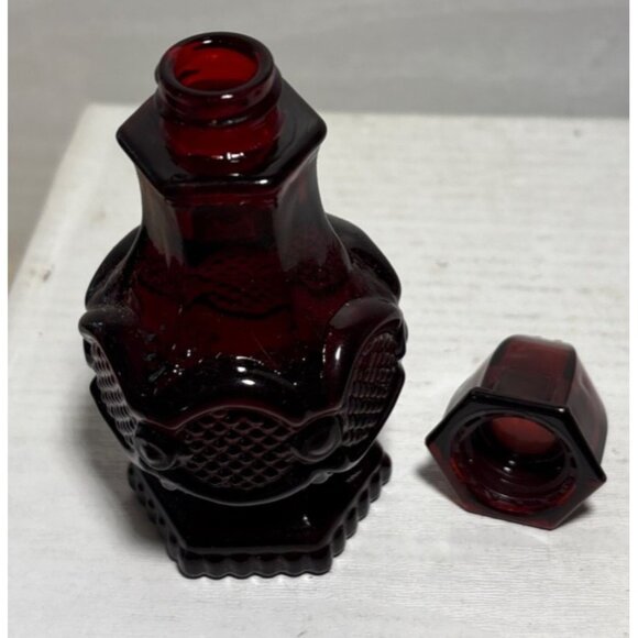 Avon Cape Cod Collection Topaze Salt Shaker Cologne Red Glass Vintage NOS Full - Picture 7 of 7